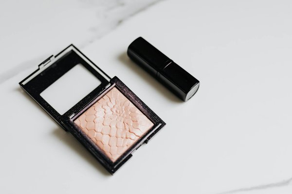 Comment adopter les dernières tendances de mode tout en respectant son style personnel ?